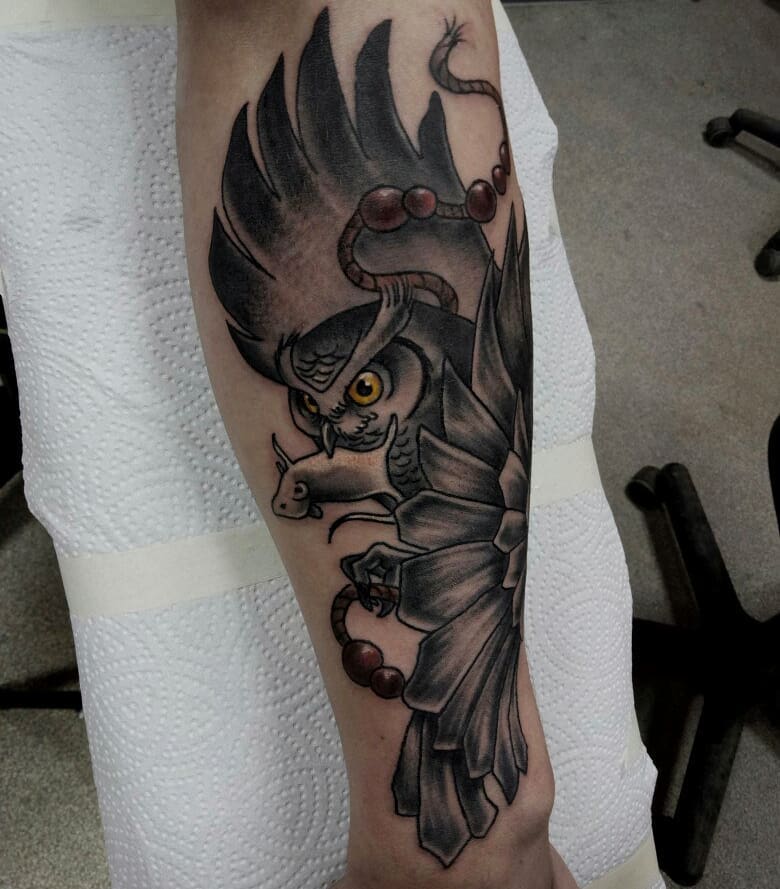 夏先生小臂猫头鹰纹身图案